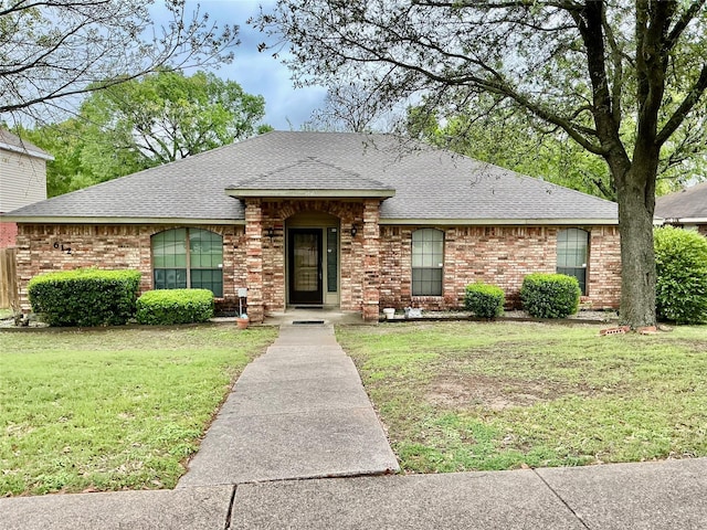 612 Desoto Dr, Desoto, TX 75115 - single story home with a front yard, brick siding, and a shingled roof