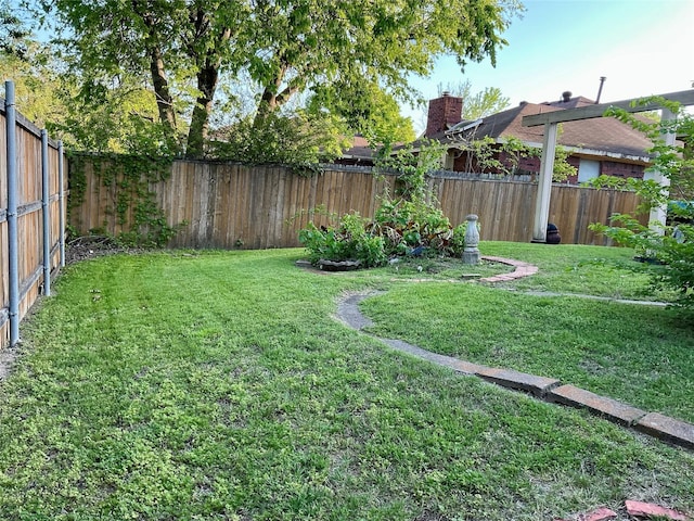 612 Desoto Dr, Desoto, TX 75115 - view of yard featuring a fenced backyard
