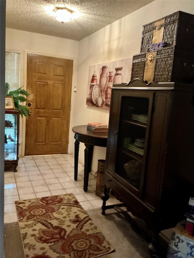 612 Desoto Dr, Desoto, TX 75115 - interior space featuring light tile patterned flooring and a textured ceiling