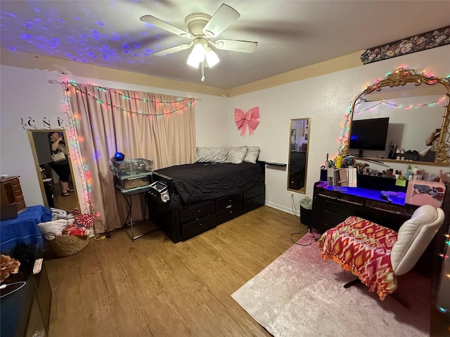 2909 Oakridge Dr, Corsicana, TX 75110 - bedroom with wood finished floors and a ceiling fan