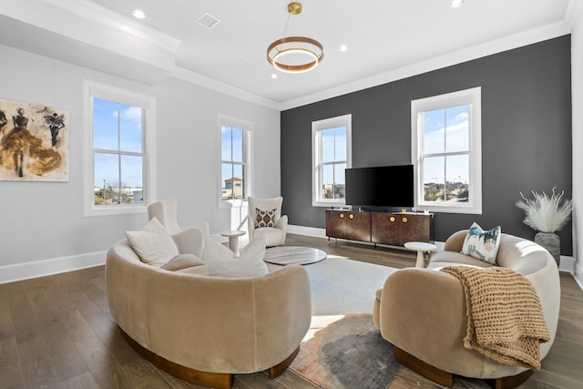 living room with crown molding, baseboards, recessed lighting, and dark wood-type flooring