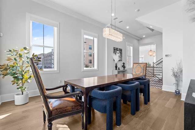dining area featuring crown molding, recessed lighting, wood finished floors, a notable chandelier, and baseboards