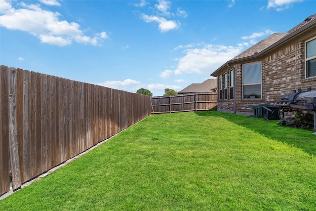 view of yard featuring a fenced backyard