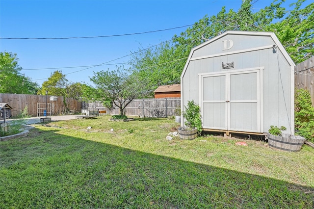 2306 Lavon Creek Ln, Arlington, TX 76006 - view of yard featuring an outbuilding, a storage unit, and a fenced backyard