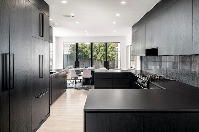 4416 Livingston Ave, Highland Park, TX 75205 - kitchen featuring high end appliances, light wood-style floors, modern cabinets, and a peninsula