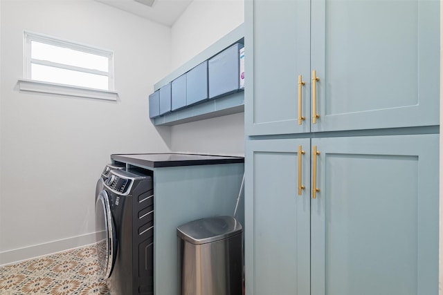 room details featuring baseboards and washing machine and dryer