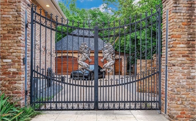 11484 Strait Ln, Dallas, TX 75229 - view of gate