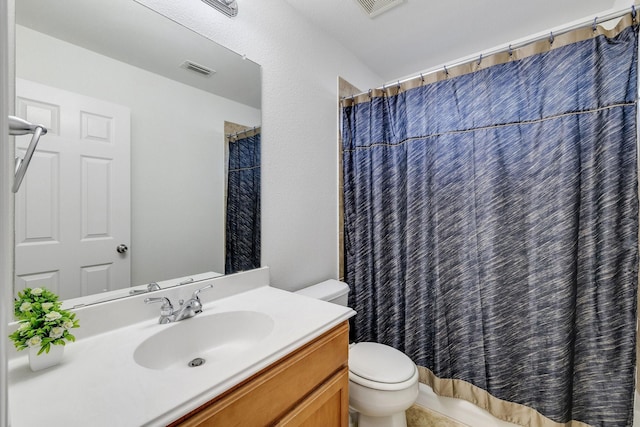 full bath featuring vanity, visible vents, curtained shower, and toilet