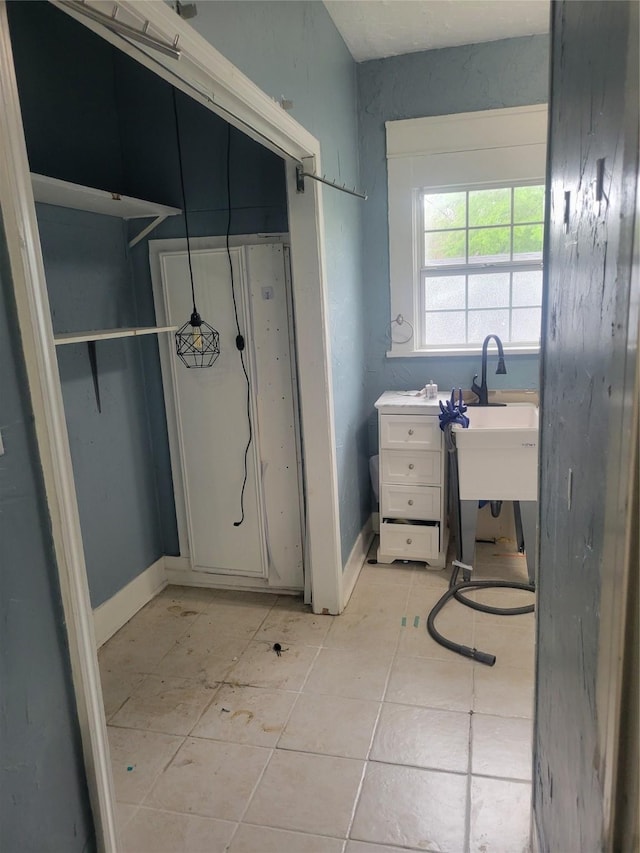 409 Forest Ave, Shreveport, LA 71104 - laundry room featuring light tile patterned floors and baseboards