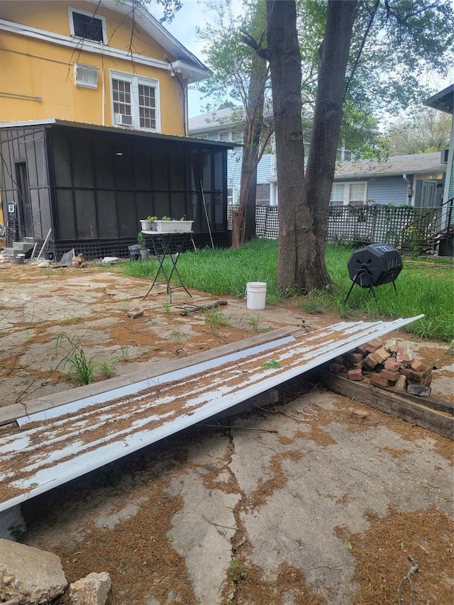 409 Forest Ave, Shreveport, LA 71104 - view of yard featuring a sunroom
