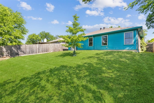 view of yard featuring a fenced backyard