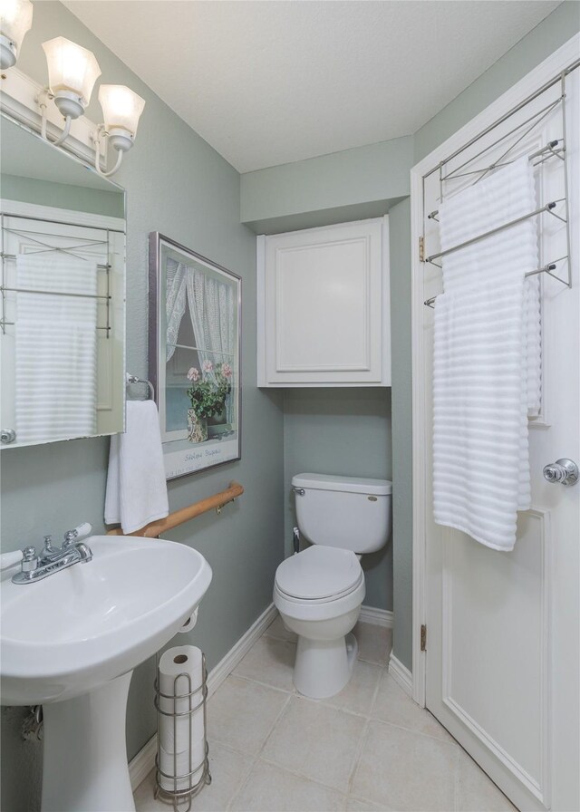 10248 N Poetry Ln, Terrell, TX 75160 - half bath featuring toilet, an inviting chandelier, baseboards, and tile patterned flooring