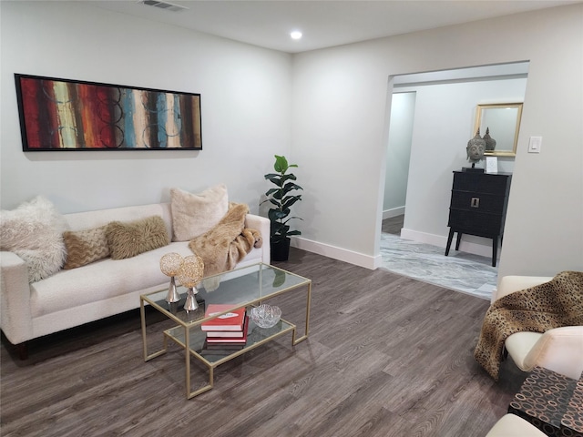 5515 Enchanted Ln, Dallas, TX 75227 - living room featuring wood finished floors, recessed lighting, and baseboards
