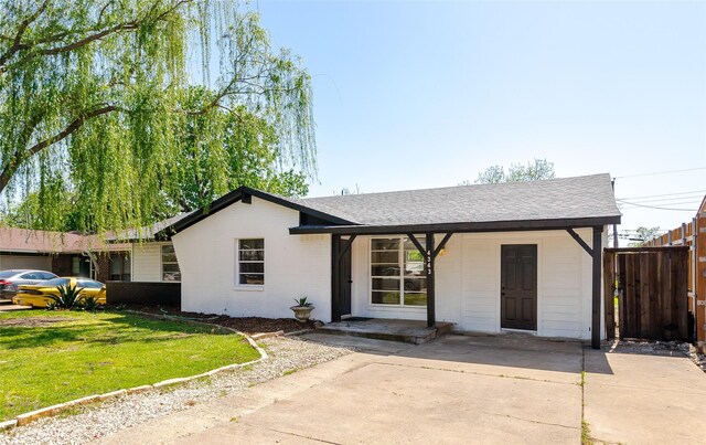 4343 Birch Dr, Mesquite, TX 75150 - single story home featuring a front lawn, fence, and roof with shingles