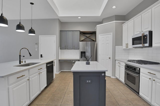 9409 Stonewood Dr, Mckinney, TX 75072 - kitchen featuring appliances with stainless steel finishes, a sink, a kitchen island, recessed lighting, and backsplash
