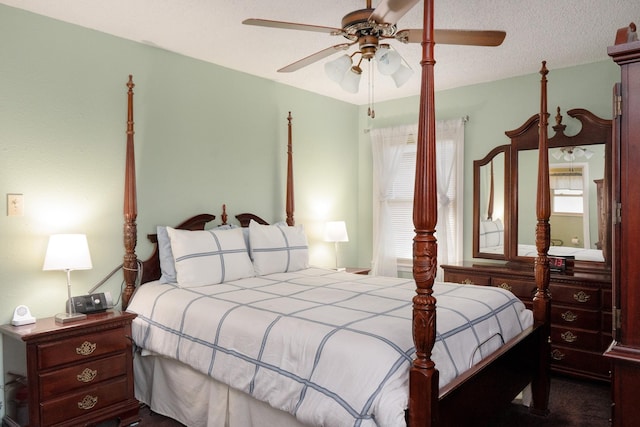 bedroom featuring a ceiling fan