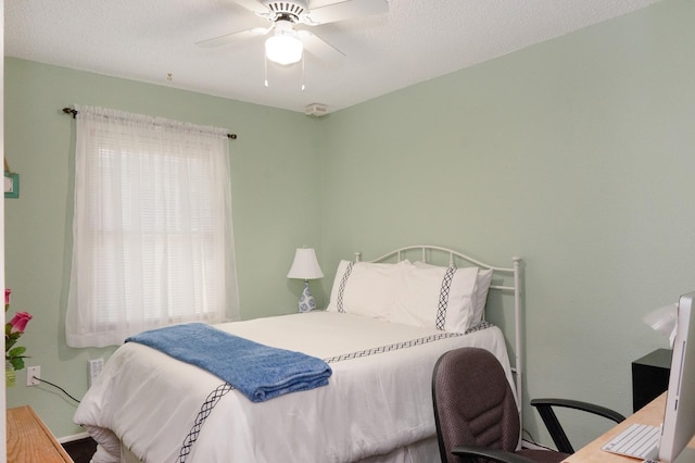 bedroom featuring a ceiling fan