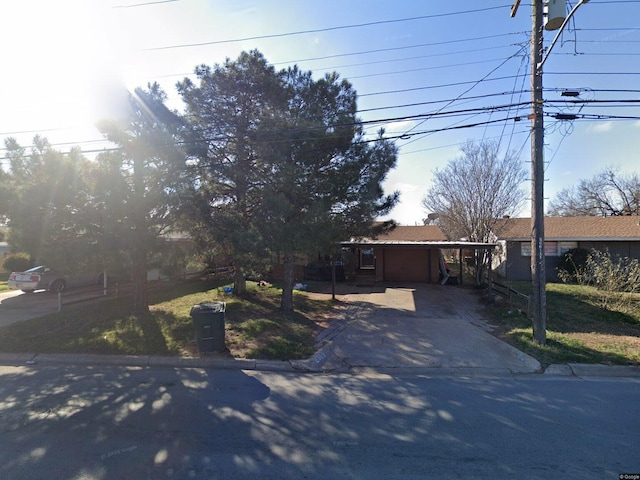 2341 S 27th St, Abilene, TX 79605 - view of front facade featuring a carport and driveway