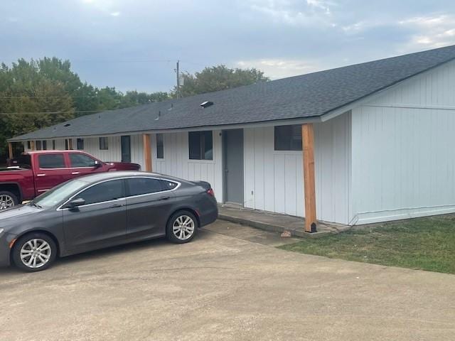 view of front of house with a shingled roof