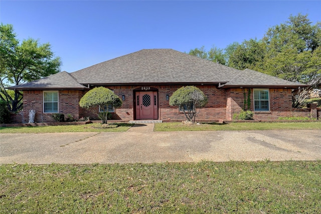 2833 S Country Club Rd, Garland, TX 75043 - ranch-style home featuring brick siding, a front lawn, and roof with shingles