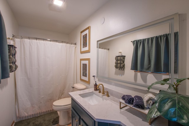 full bathroom with toilet, vanity, and curtained shower