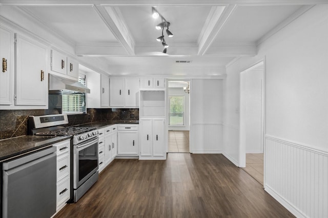 kitchen featuring visible vents, white cabinets, dark wood-style flooring, under cabinet range hood, and stainless steel appliances