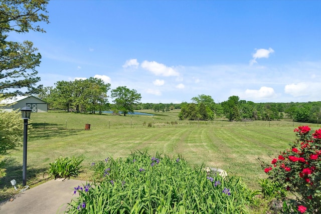 view of yard featuring a rural view