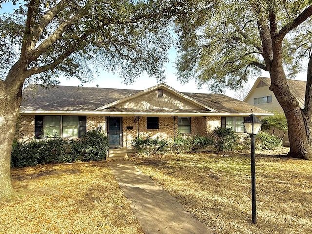 10016 Clearmeadow Dr, Dallas, TX 75238 - ranch-style home featuring a shingled roof