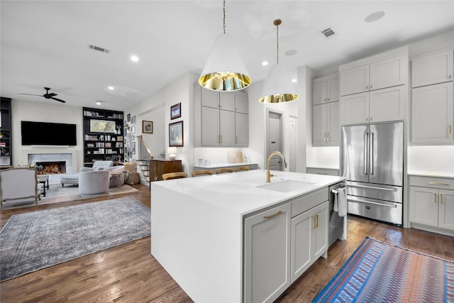 kitchen with gray cabinets, a ceiling fan, visible vents, stainless steel appliances, and a sink