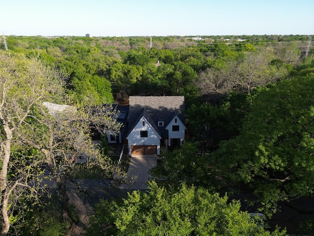 bird's eye view with a view of trees