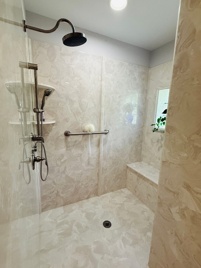 bathroom featuring a tile shower