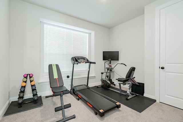 workout room featuring baseboards