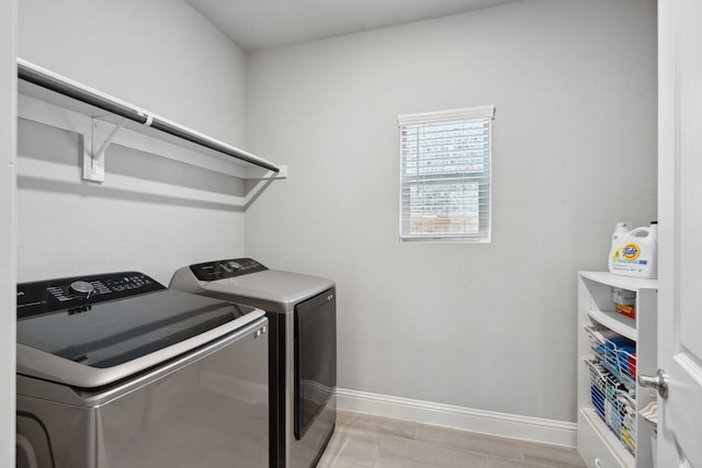 laundry area with baseboards, independent washer and dryer, and laundry area