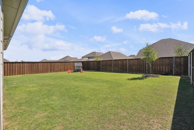 view of yard featuring a fenced backyard