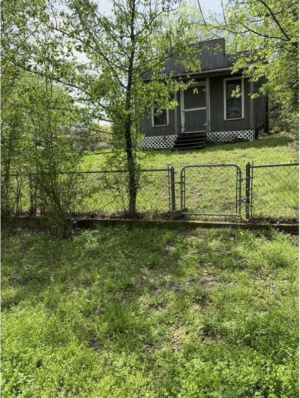 1321 W Water St, Weatherford, TX 76086 - view of yard with a gate and a fenced front yard