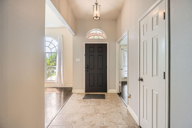 foyer entrance featuring baseboards