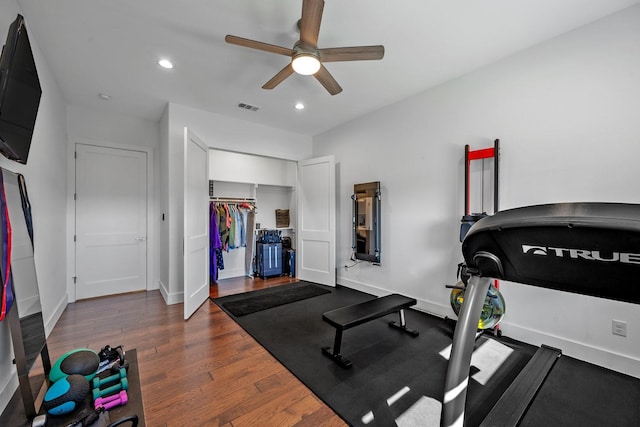 workout room featuring visible vents, wood finished floors, baseboards, ceiling fan, and recessed lighting