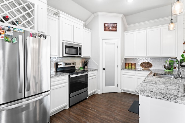 7423 Morning Glory Rd, Abilene, TX 79602 - kitchen with stainless steel appliances, a sink, dark wood finished floors, white cabinets, and recessed lighting