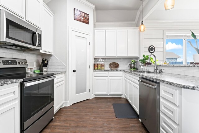 7423 Morning Glory Rd, Abilene, TX 79602 - kitchen featuring appliances with stainless steel finishes, a sink, decorative backsplash, and white cabinetry