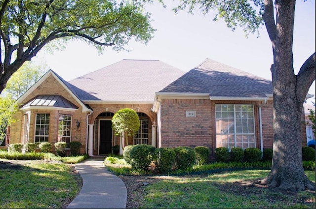 824 Parkwood Ct, Mckinney, TX 75072 - view of front of property featuring brick siding, a front yard, and a shingled roof