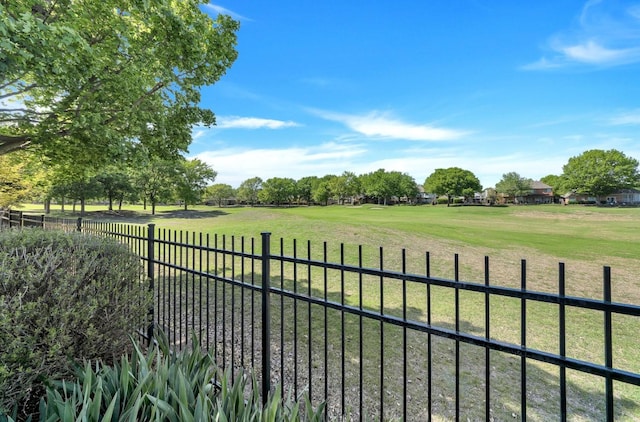 824 Parkwood Ct, Mckinney, TX 75072 - view of yard