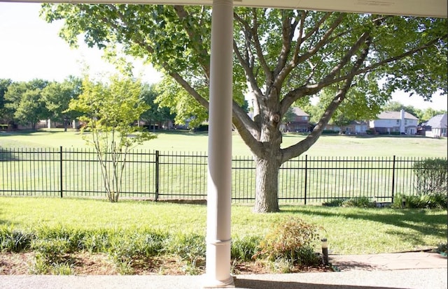 824 Parkwood Ct, Mckinney, TX 75072 - view of yard