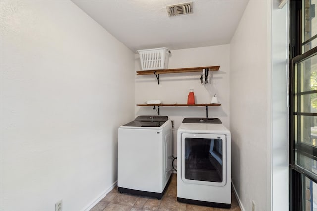 260 Winding Way, Fairfield, TX 75840 - washroom with washing machine and clothes dryer and baseboards