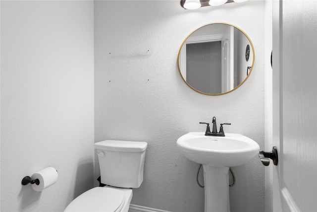 3918 Holly Springs Ln, Kaufman, TX 75142 - bathroom featuring toilet
