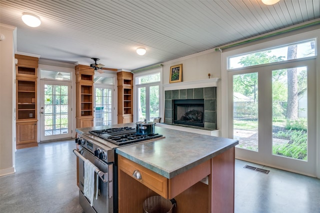 401 Pacific Ave, Terrell, TX 75160 - kitchen featuring a wealth of natural light, visible vents, gas stove, and ceiling fan