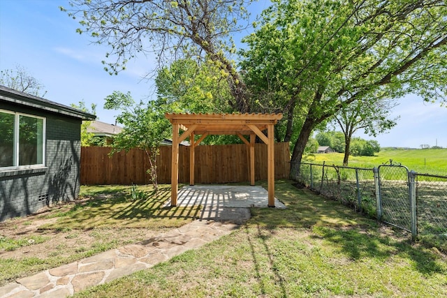 view of yard featuring a patio area, a fenced backyard, a gate, and a pergola