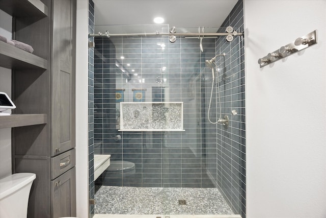 813 Grinnell Dr, Richardson, TX 75081 - full bath with toilet and tiled shower