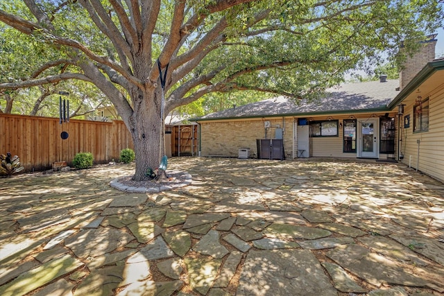 813 Grinnell Dr, Richardson, TX 75081 - view of patio with a gate