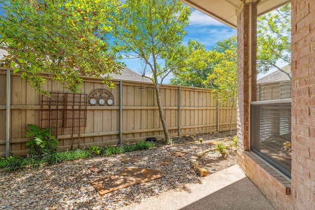 809 Lake Point Cir, Mckinney, TX 75072 - view of yard with fence