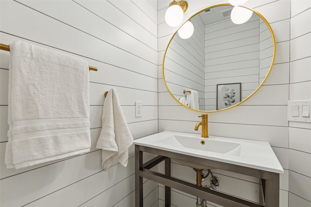 627 N Hampton Rd, Dallas, TX 75208 - bathroom with a sink